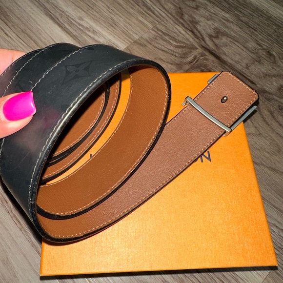 Authentic Louis Vuitton belt (size 110) - Picture 2 of 8